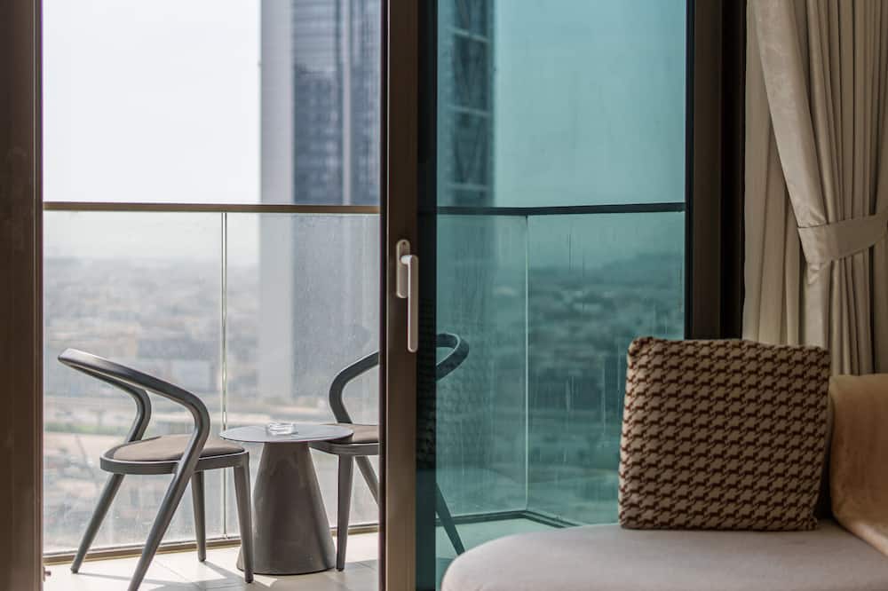 Downtown 2BR | Walk to Burj Khalifa + Dubai Mall