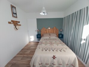2 quartos, ferros/tábuas de passar roupa, Wi-Fi, roupa de cama
