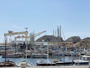 Marina - CASA BLUE on a pretty square by La Conciergerie 13 (La Ciotat)