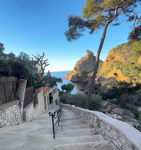 Property grounds - CASA BLUE on a pretty square by La Conciergerie 13 (La Ciotat)