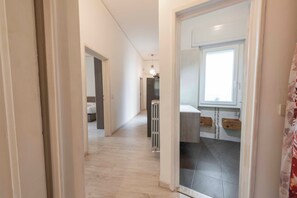 Comfort Διαμέρισμα | Μπάνιο | Ντουζιέρα, δωρεάν προϊόντα προσωπικής περιποίησης, πιστολάκι μαλλιών