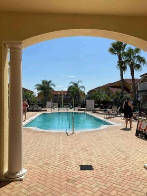 Imagen sin descripción, 4 de 127, botón