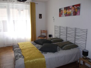 2 bedrooms, desk, iron/ironing board, bed sheets - 2 guest rooms in the heart of the village (Lédergues)