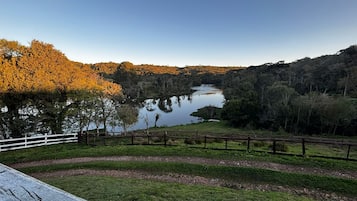 Deluxe Suite, Private Bathroom, Lake View | 1 bedroom, free cots/infant beds, free WiFi, bed sheets