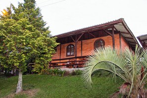 Standard Suite, Private Bathroom | 1 bedroom, free cribs/infant beds, free WiFi, bed sheets