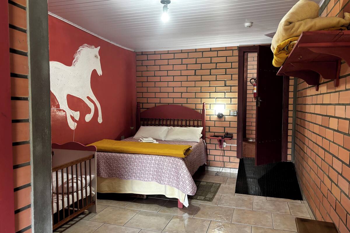 Deluxe suite, privébadkamer, uitzicht op meer | 1 slaapkamer, gratis babybedden, gratis wifi, beddengoed