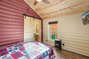 4 bedrooms, desk, iron/ironing board, free WiFi