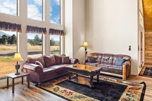 Smart TV, fireplace - New Listing! Mountain Views | Secluded Back Deck | Close to town (South Fork)