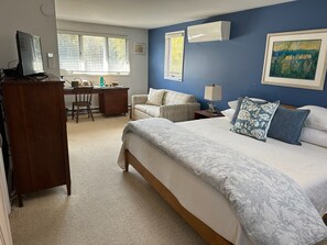 4 bedrooms, WiFi, bed sheets - 4 Bedroom house in Ditch Plains, Montauk.  A two block walk to the beach. (Montauk)