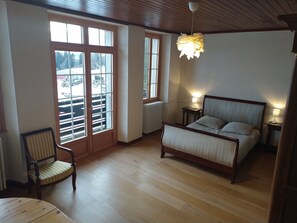 5 Schlafzimmer, Bügeleisen/Bügelbrett, WLAN, Bettwäsche