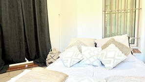 3 habitaciones, tabla de planchar con plancha, cuna de viaje y wifi