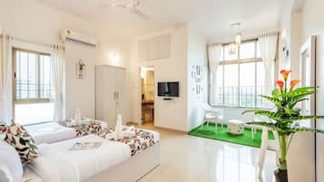 4 bedrooms, desk, iron/ironing board, WiFi