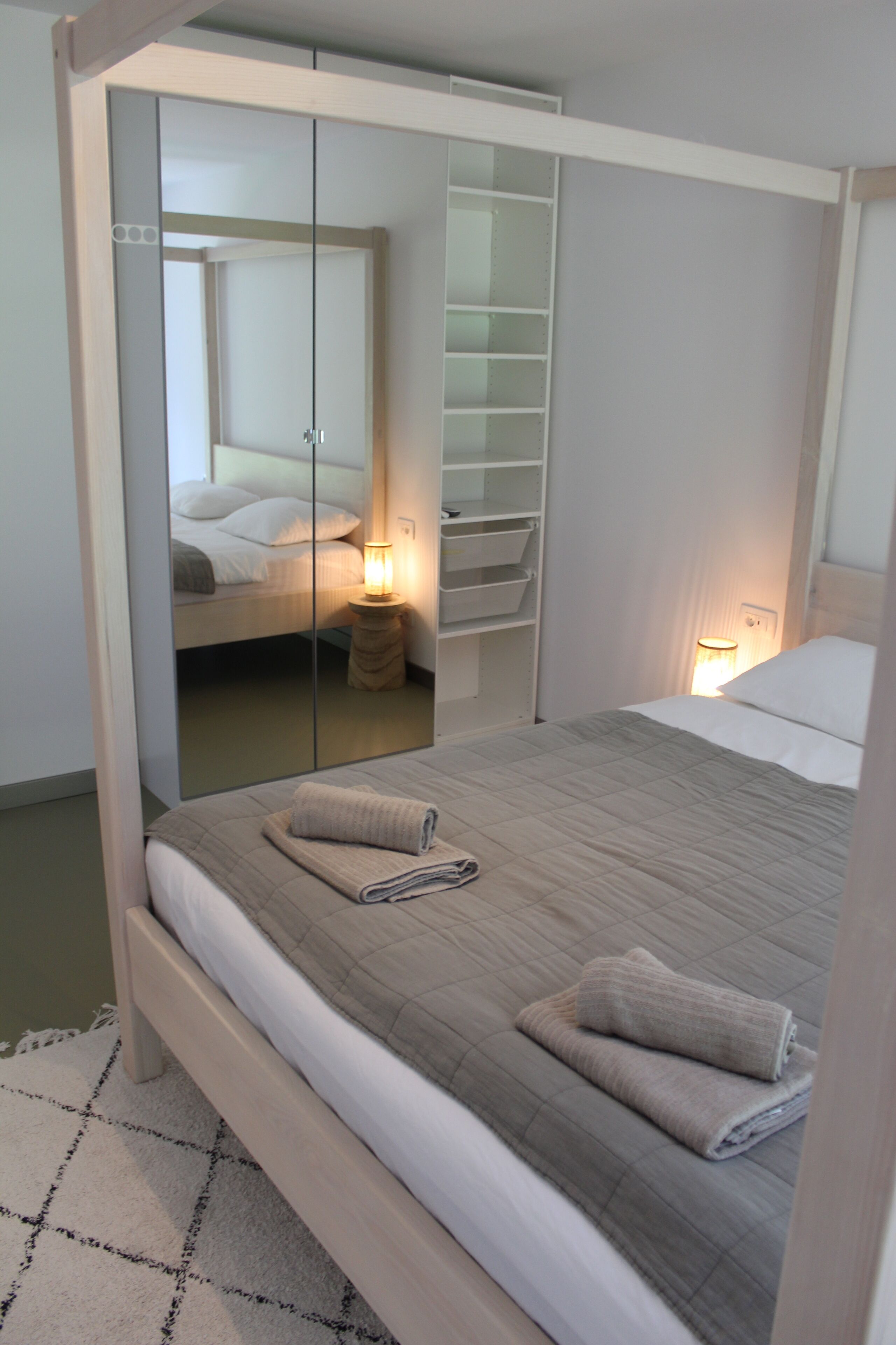 4 bedrooms, desk, iron/ironing board, travel crib