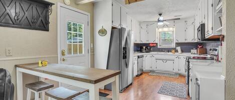 Mikrowelle, Ofen, Herdplatte, Geschirrspüler