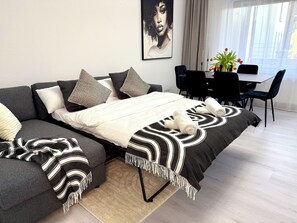 3 chambres, bureau, fer et planche à repasser, lit parapluie