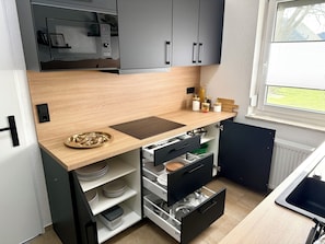 Geladeira, micro-ondas, fogão, cooktop