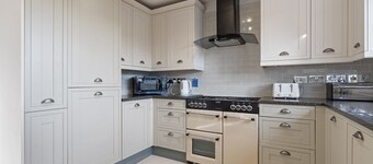 Single level Holiday Home within yards of the Camel Estuary, parking and garden