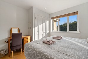 4 室のベッドルーム、アイロン / アイロン台、WiFi (無料)、ベッドシーツ