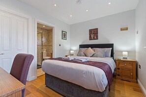 4 soverom, strykejern/-brett, wi-fi (inkludert) og sengetøy