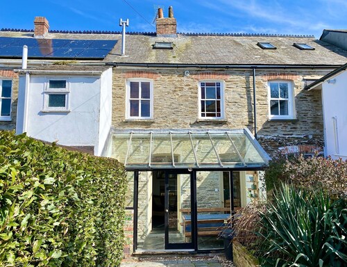 Camel Cottage - Padstow Town  - Character home accepts pets