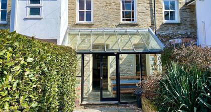 Camel Cottage - Padstow Town - Character home accepts pets