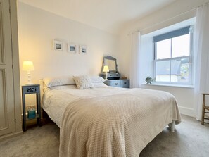 3 quartos, ferros/tábuas de passar roupa, Wi-Fi, roupa de cama