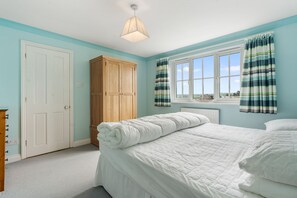 4 bedrooms, iron/ironing board, free WiFi