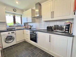 Réfrigérateur, micro-ondes, four, cafetière/bouilloire