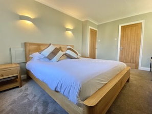 3 soverom, strykejern/-brett, wi-fi (inkludert) og sengetøy