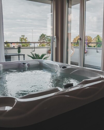 KT Estates Resort  Spa Frankfurt 