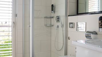 Classic Room, Courtyard View | Bathroom