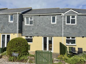 Exterior - Kegyn - Harlyn Bay Cornwall,  sleeps 5 guests & accepts pets (Harlyn Bay)