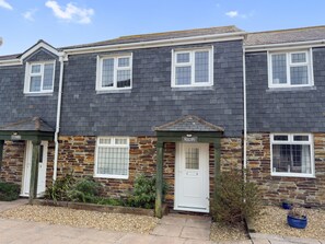 Exterior - Kegyn - Harlyn Bay Cornwall,  sleeps 5 guests & accepts pets (Harlyn Bay)