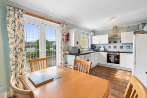 Fridge, microwave, oven, dishwasher - Kegyn - Harlyn Bay Cornwall,  sleeps 5 guests & accepts pets (Harlyn Bay)