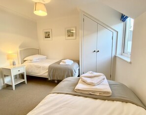 2 chambres, fer et planche à repasser, Wi-Fi gratuit, draps fournis