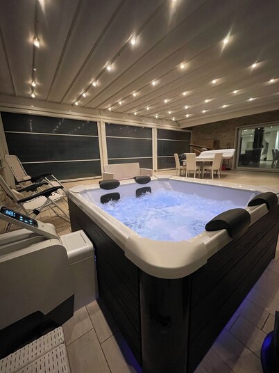 Artemide Resort, villa al mare con vasca idromassaggio