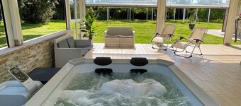 Artemide Resort, villa al mare con vasca idromassaggio