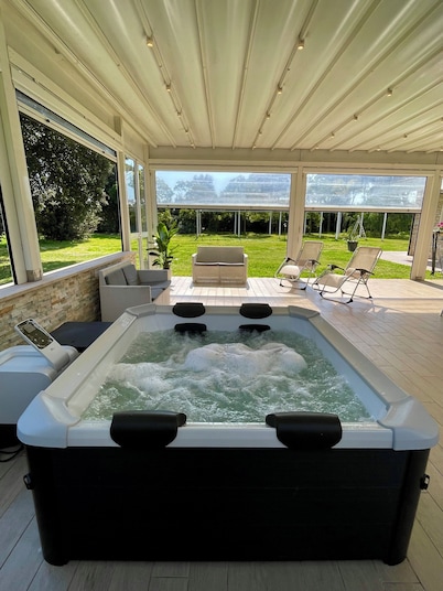 Artemide Resort, villa al mare con vasca idromassaggio