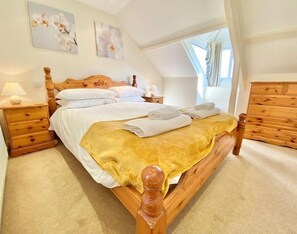 3 bedrooms, iron/ironing board, free WiFi, bed sheets