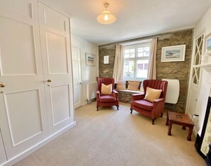 Interior - The Cottage, Padstow, tiered patio sun trap (PADSTOW)