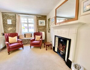 Interior - The Cottage, Padstow, tiered patio sun trap (PADSTOW)