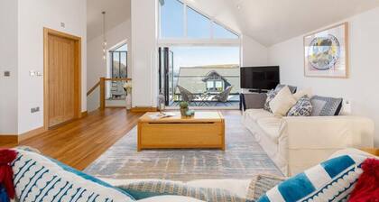 Luxury coastal house above stunning Mawgan Porth beach, 200m from the sand.