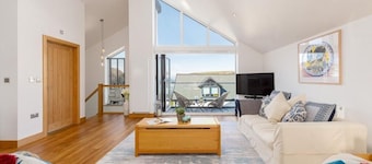 Luxury coastal house above stunning Mawgan Porth beach, 200m from the sand.