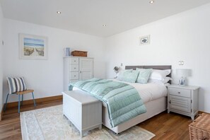 2 slaapkamers, een strijkplank/strijkijzer, reisbedje, wifi