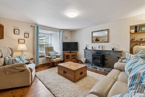 Smart TV, fireplace, DVD player