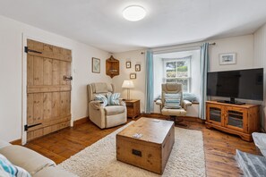 Smart-tv, een open haard en een dvd-speler