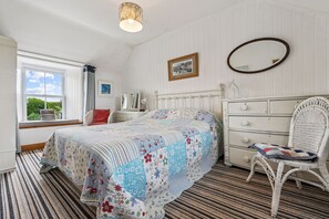 3 bedrooms, iron/ironing board, free WiFi - Webbers Cornish character cottage with large garden and parking (PADSTOW)