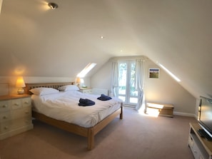 4 chambres, fer et planche à repasser, Wi-Fi gratuit, draps fournis