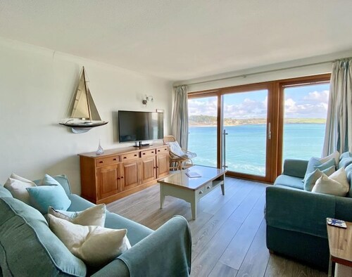 14 The Old Boatyard -with parking and  Incredible Estuary Views