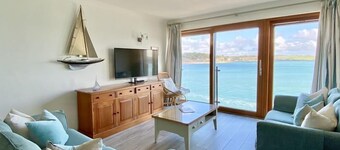 14 The Old Boatyard -with parking and  Incredible Estuary Views